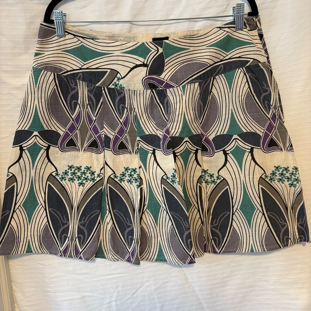 Folia Chic Mini Skirt with Artistic Pattern Size XL